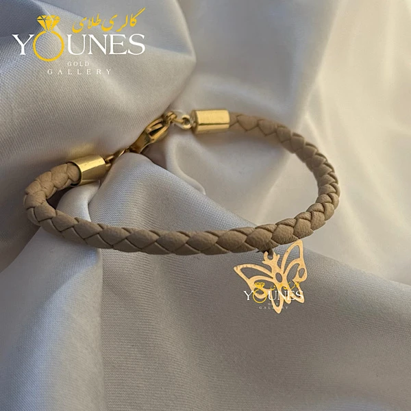 تصویر دوم دستبند چرم کرمی پروانه لیزری طلا